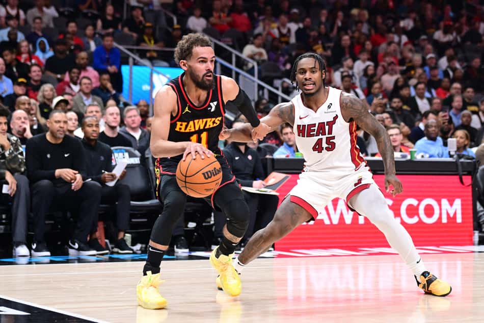 Trae Young, do Atlanta Hawks, em ação contra o Miami Heat pelo NBA Play-In (Foto: Adam Hagy/NBAE via Getty Images/AFP)
