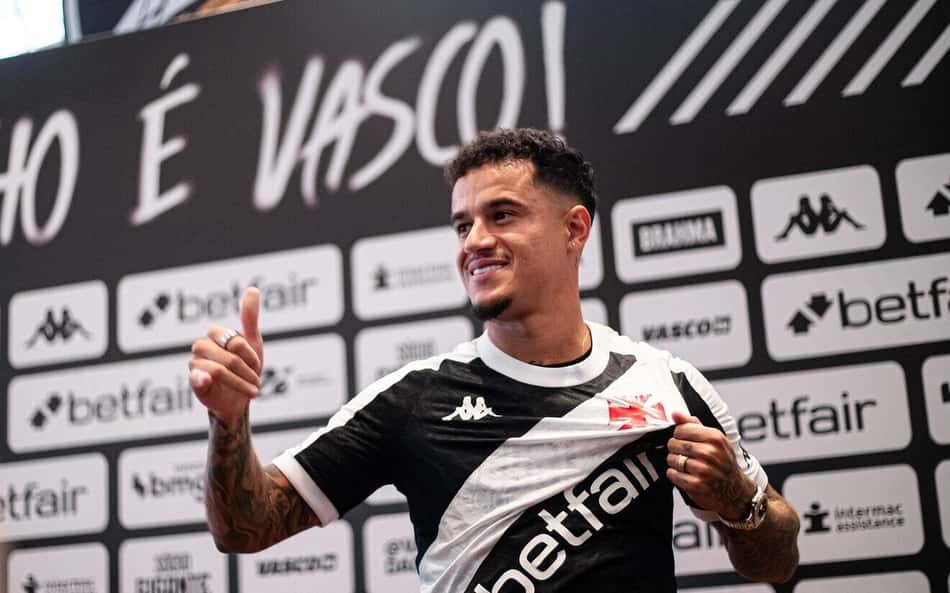 Coutinho é advertido por expulsão e pode atuar em Vasco x Botafogo