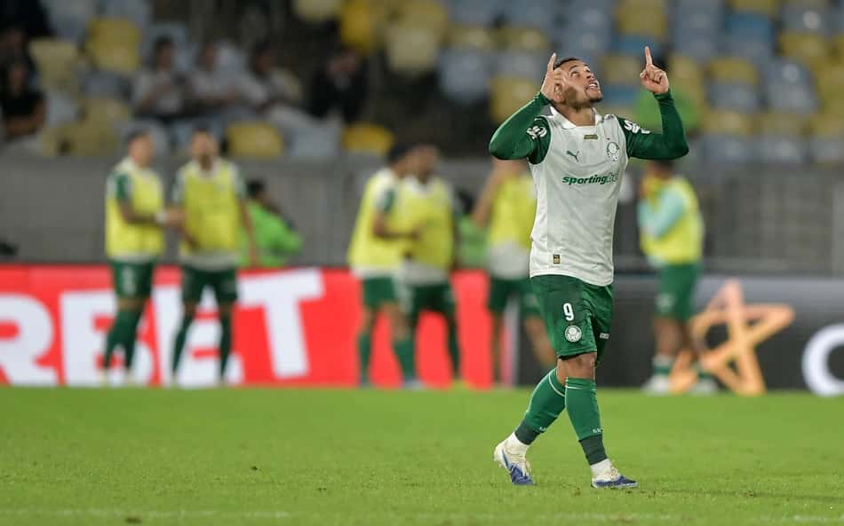 Vitor Roque ressalta retomada após sacrifícios no Palmeiras: 'Sei o que estou passando'
