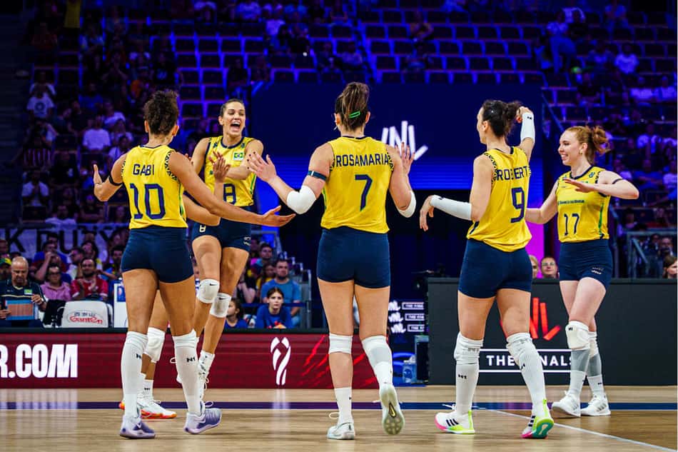 Seleção brasileira na final da VNL feminina (Foto: Volleyball World)