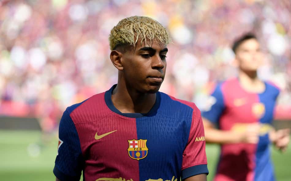 Lamine Yamal, comandado por Hansi Flick no Barcelona (Foto: Josep Lago / AFP)