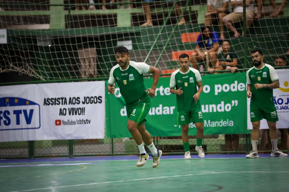 Jogadores do São João do Jaguaribe em partida do Brasileiro de Futsal (Foto: Cecilia Prutchansky/Divulgação)