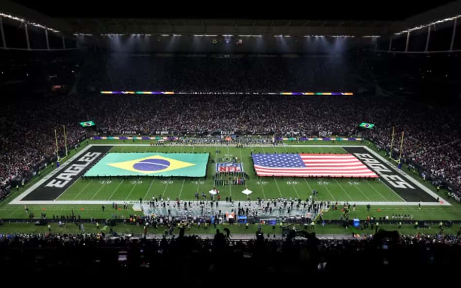 São Paulo atrai turistas para jogo da NFL, e brasileiros ajudam estrangeiros na web