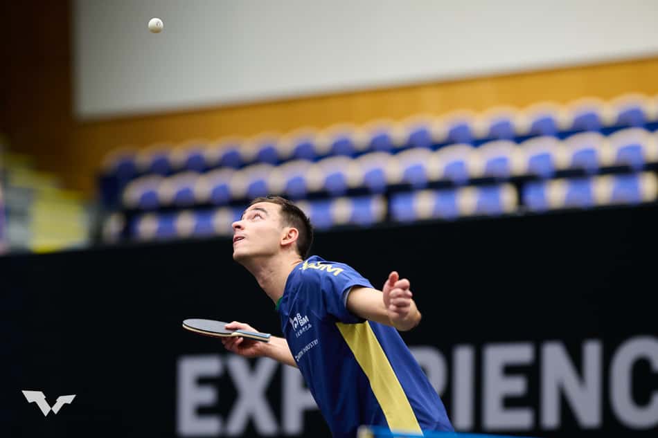 Hugo Calderano na vitória na estreia na Suécia (WTT/Divulgação)