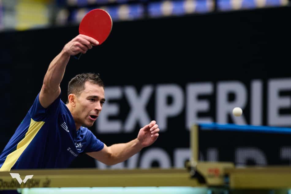 Hugo Calderano na vitória na estreia na Suécia, contra Vitor Ishiy (Foto: Divulgação/WTT)