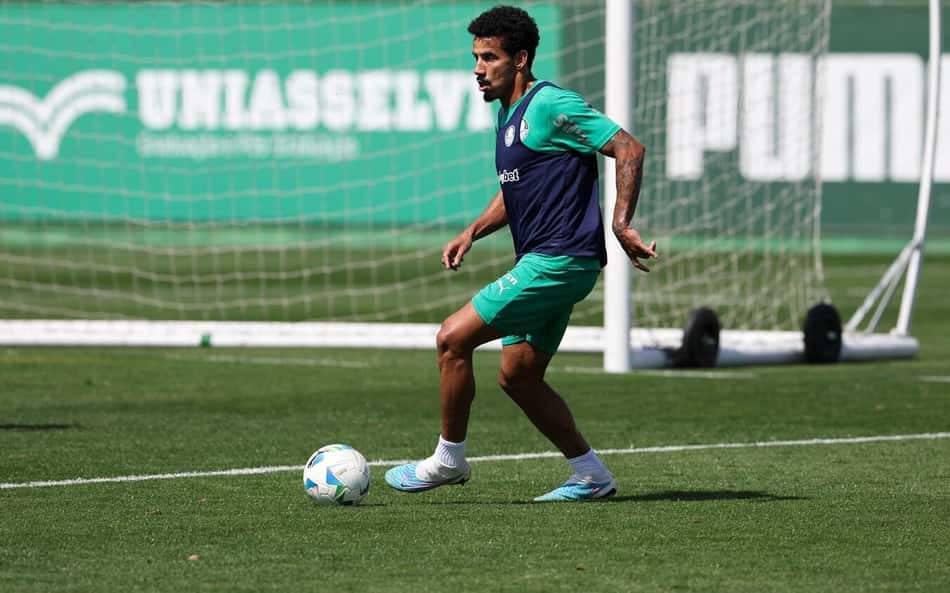 Palmeiras treina com novidade no aniversário e inicia preparação para jogo com Corinthians