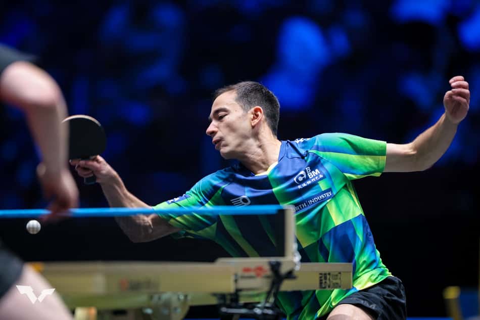 Hugo Calderano na derrota para o alemão Benedikt Duda na Suécia (Foto:WTT/Divulgação)