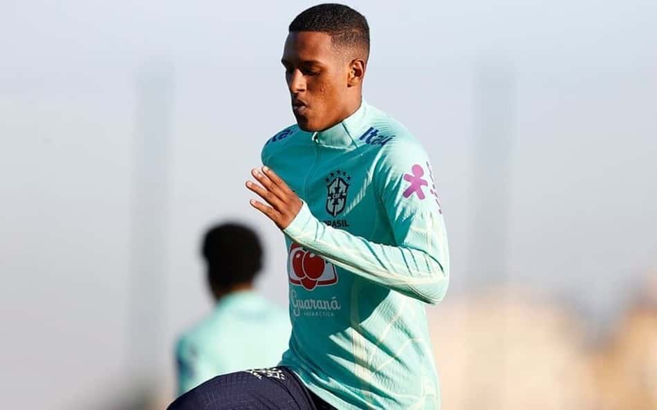 Robert Renan chega ao Rio e se aproxima do Vasco