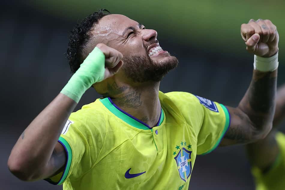 Neymar celebra gol que o isolou como maior artilheiro da história da Seleção Brasileira. (Foto: Vitor Silva/CBF)