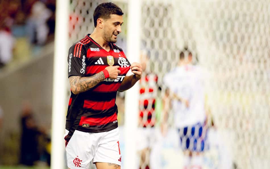 Fase iluminada: Arrascaeta brilha como artilheiro e garçom do Flamengo
