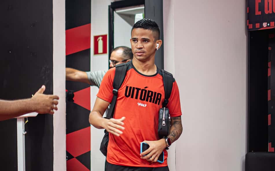 Erick no vestiário do Vitória (Foto: Victor Ferreira / EC Vitória)