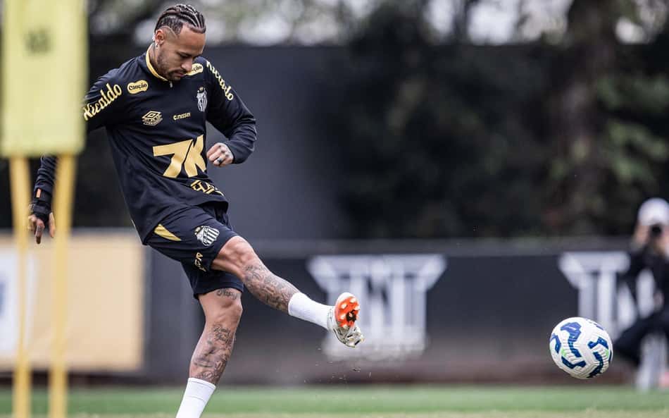 Neymar faz golaço em treino no CT Rei Pelé; veja o lance