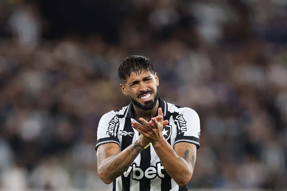 Torcedores do Fluminense pediram contratação de Barboza (Foto: Vítor Silva/Botafogo)