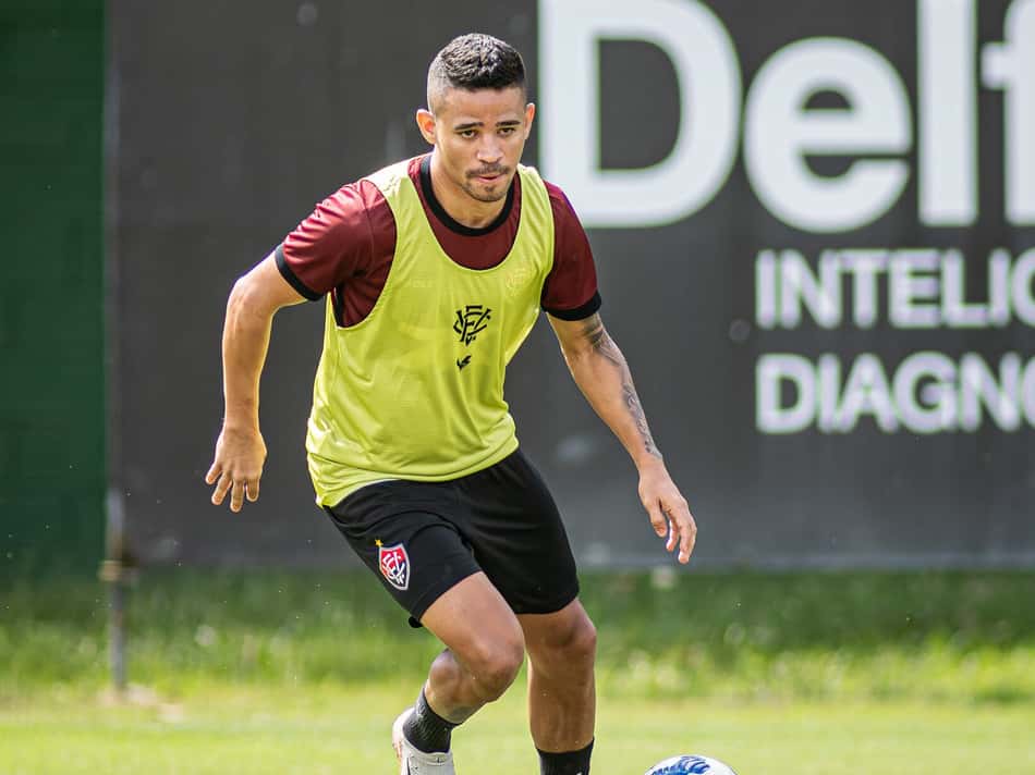 Erick treina na Toca do Leão (Foto: Victor Ferreira / EC Vitória)