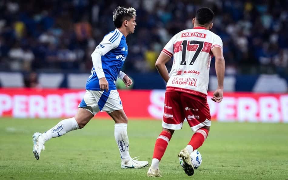 Exame aponta fratura na perna direita de lateral do Cruzeiro