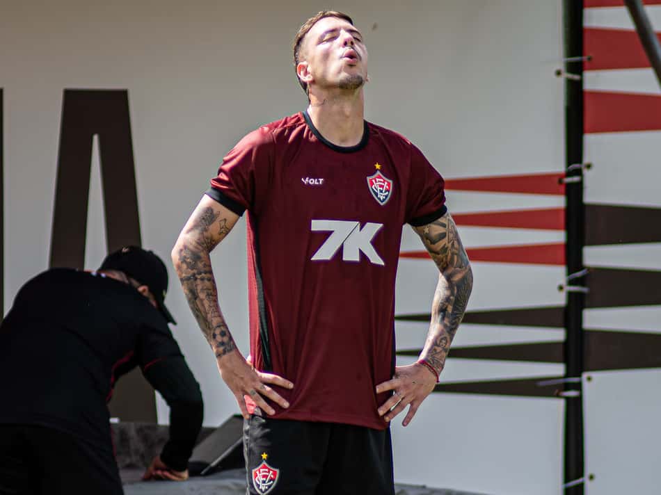 Renzo López respira fundo no Barradão (Foto: Victor Ferreira / EC Vitória)