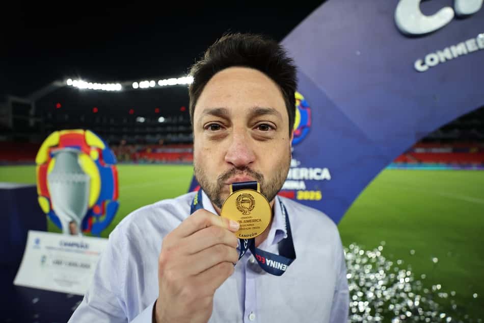 Arthur Elias comemora primeiro título pela Seleção Brasileira. (Lívia Villas Boas / CBF)