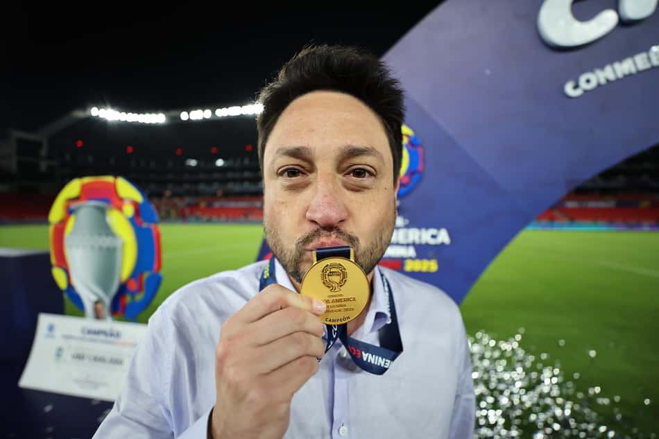 Arthur Elias comemora primeiro título pela Seleção Brasileira. (Lívia Villas Boas / CBF)