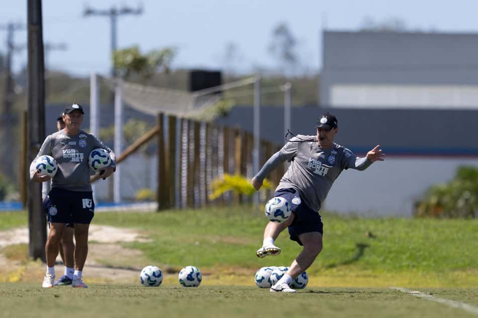 Rogério Ceni em ação no treino do Bahia (Foto: Rafael Rodrigues/ECB)