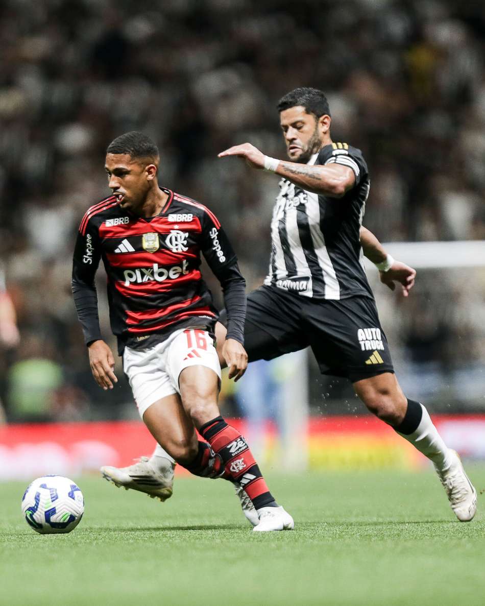 Samuel Lino em ação em Atlético-MG x Flamengo pela Copa do Brasil (Foto: Gilvan de Souza/Flamengo)