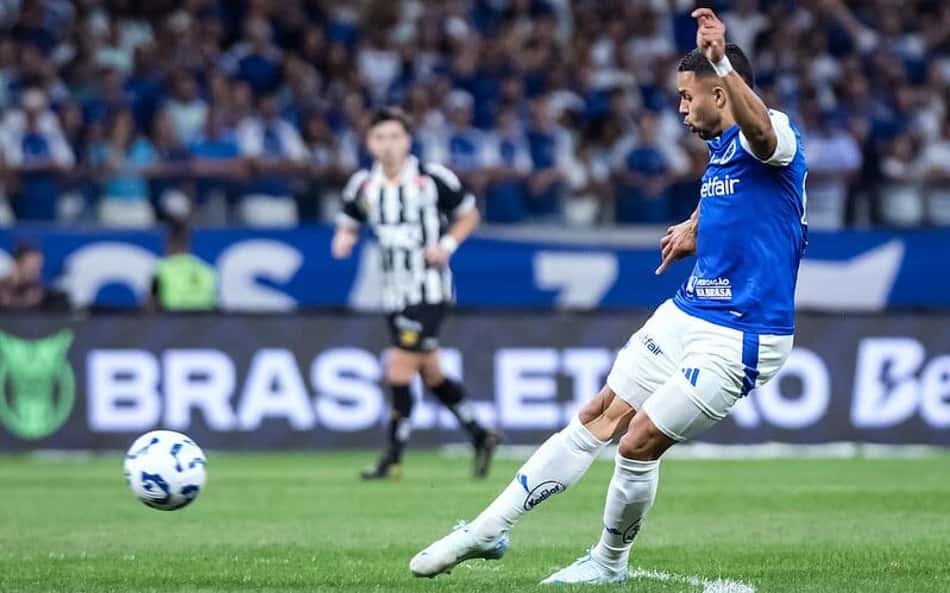 Atacante Wanderson, do Cruzeiro, em jogo contra o Santos (Foto: Gustavo Aleixo/Cruzeiro)