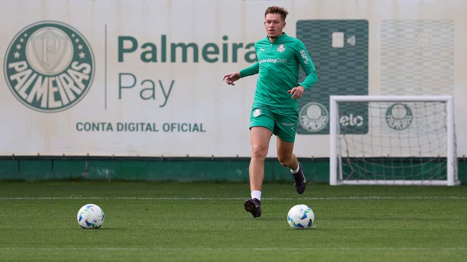 O zagueiro Bruno Fuchs durante treinamento na Academia de Futebol (Foto: Cesar Greco/Palmeiras)