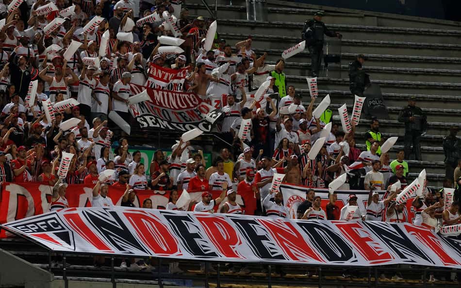 Provocações entre torcidas do São Paulo e do Atlético Nacional acabam com intervenção da polícia