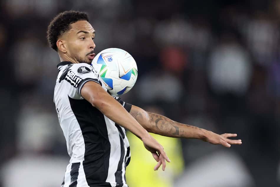 Vitinho em ação pelo Botafogo contra a LDU (Foto: Vítor Silva/Botafogo)