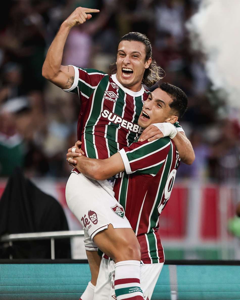 Canobbio e Serna comemoram gol em Fluminense x Fortaleza