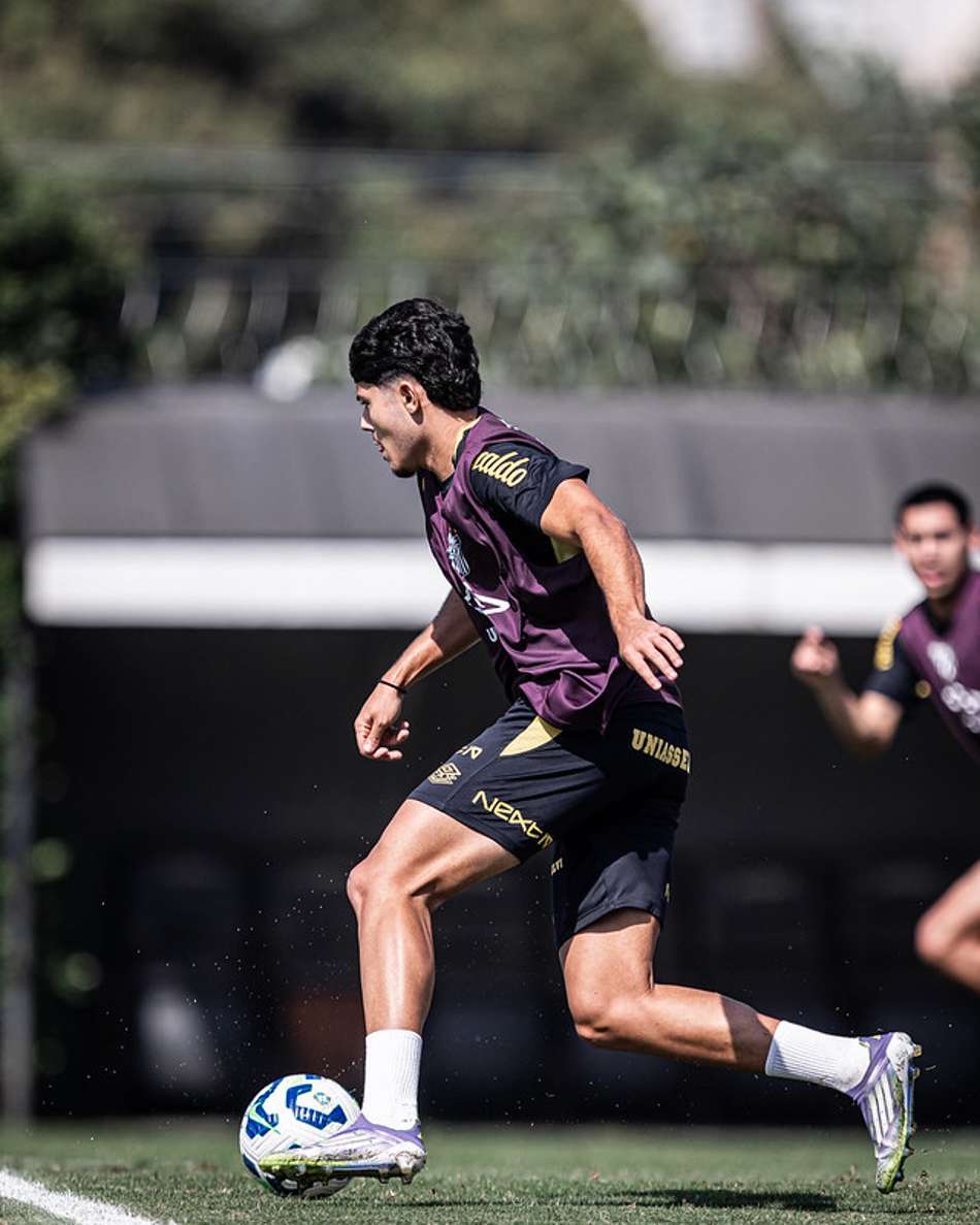 Luca Meirelles durante treino nesta temporada no CT Rei Pelé. (Foto: Raul Baretta/ Santos FC)