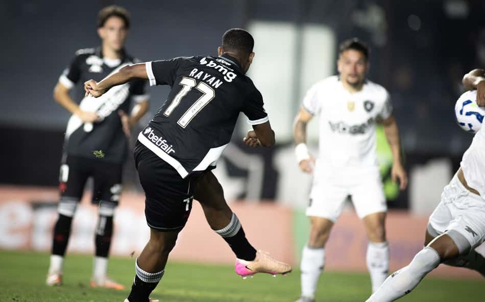 CBF dá parecer sobre lance polêmico no clássico entre Vasco e Botafogo