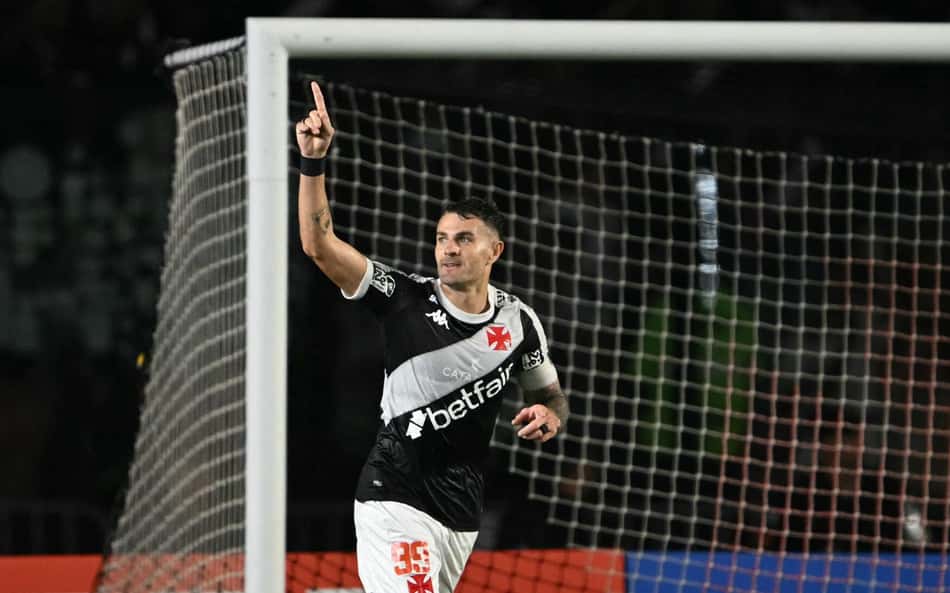 Vegetti volta ao time titular do Vasco contra o Botafogo; veja escalação