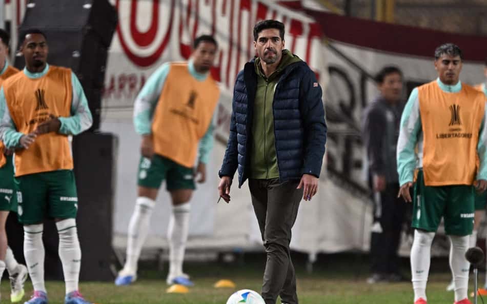 Abel comenta parceria entre Flaco e Vitor Roque no Palmeiras: 'Não acredito em fórmula mágica'