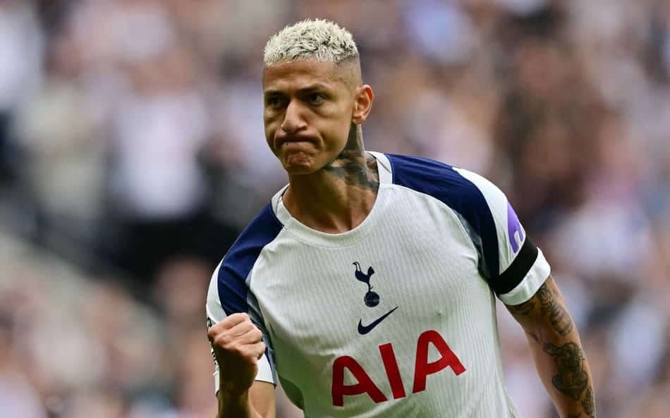 Richarlison faz pintura de voleio e conduz Tottenham à vitória em estreia na Premier League