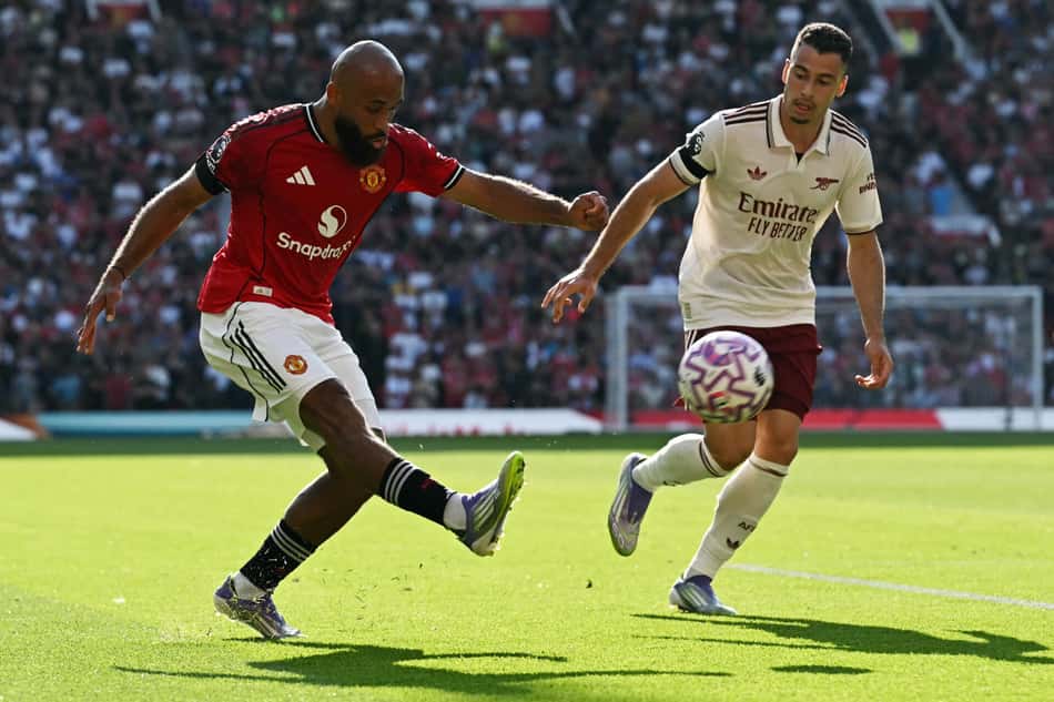 Arsenal vence Manchester United por 1 a 0 na primeira rodada da Premier League (Foto: Paul ELLIS / AFP)