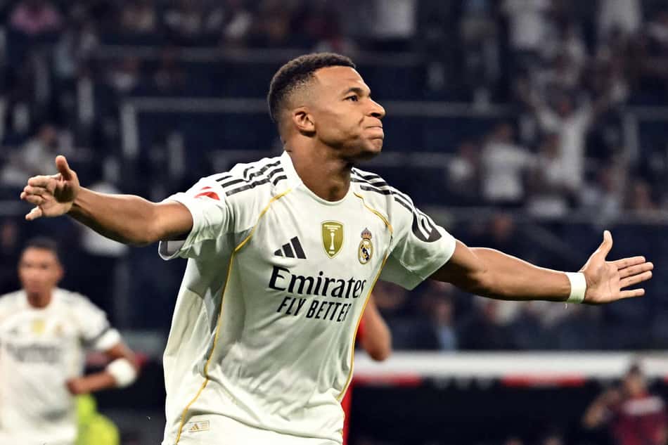 Mbappé comemora seu gol no jogo do Real Madrid contra o Osasuna (Foto: Javier Soriano/AFP)