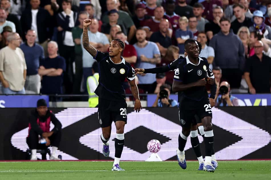 Futebol internacional: o duelo entre Chelsea e Fulham é um dos principais jogos deste fim de semana (Foto: HENRY NICHOLLS / AFP)