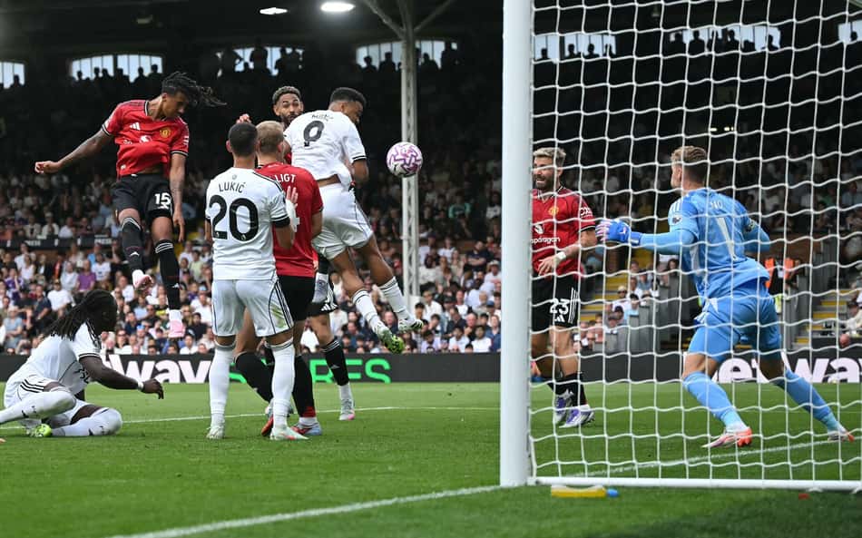Ex-Flamengo faz gol contra, mas Fulham arranca empate contra United