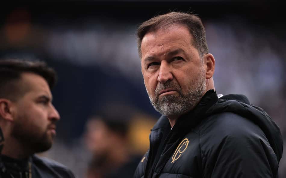 Oposição faz dossiê contra Augusto Melo antes de votação no Corinthians