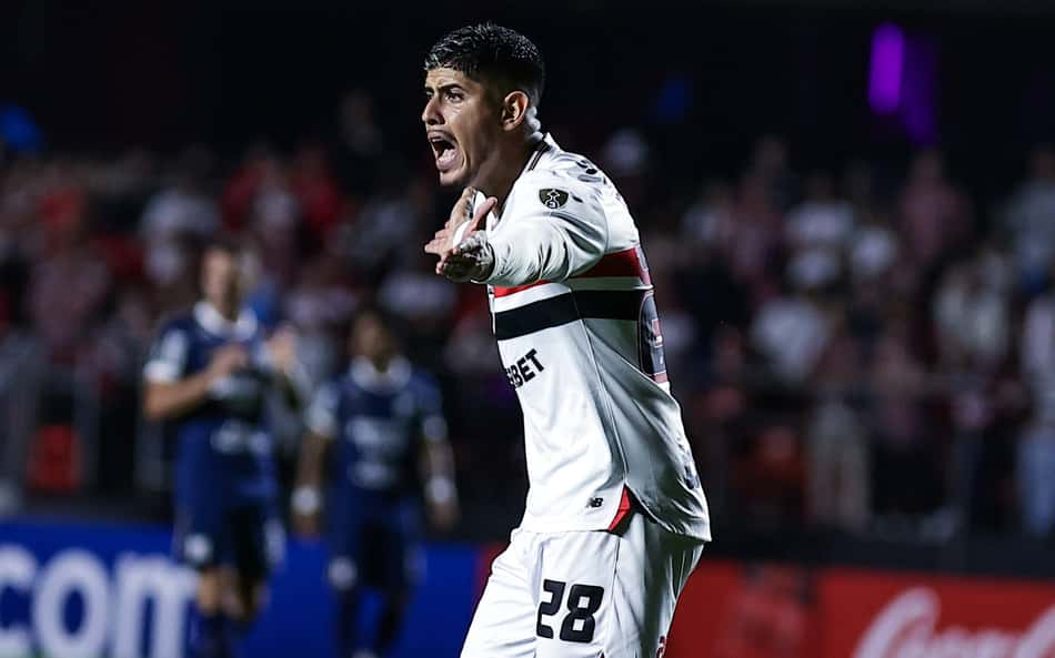 São Paulo acerta renovação com Alan Franco