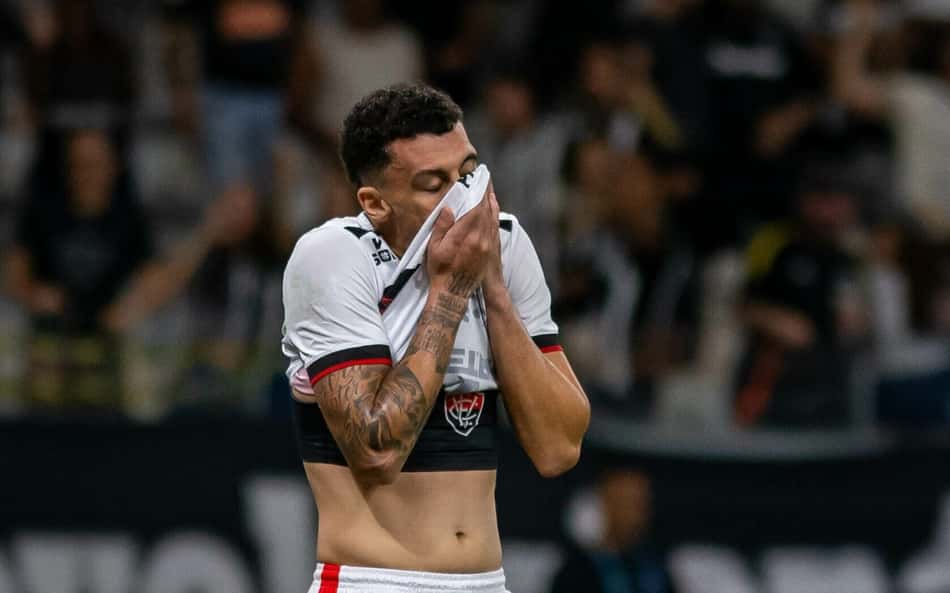 Baralhas lamenta empate contra o Atlético-MG, na Arena MRV (Foto: Fernando Moreno/AGIF)