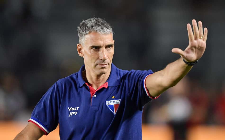 Contratado pelo Fortaleza em maio de 2021, Juan Pablo Vojvoda permaneceu no comando do clube por cinco temporadas, três delas completas, somando 310 jogos. (Foto: Thiago Ribeiro/AGIF)