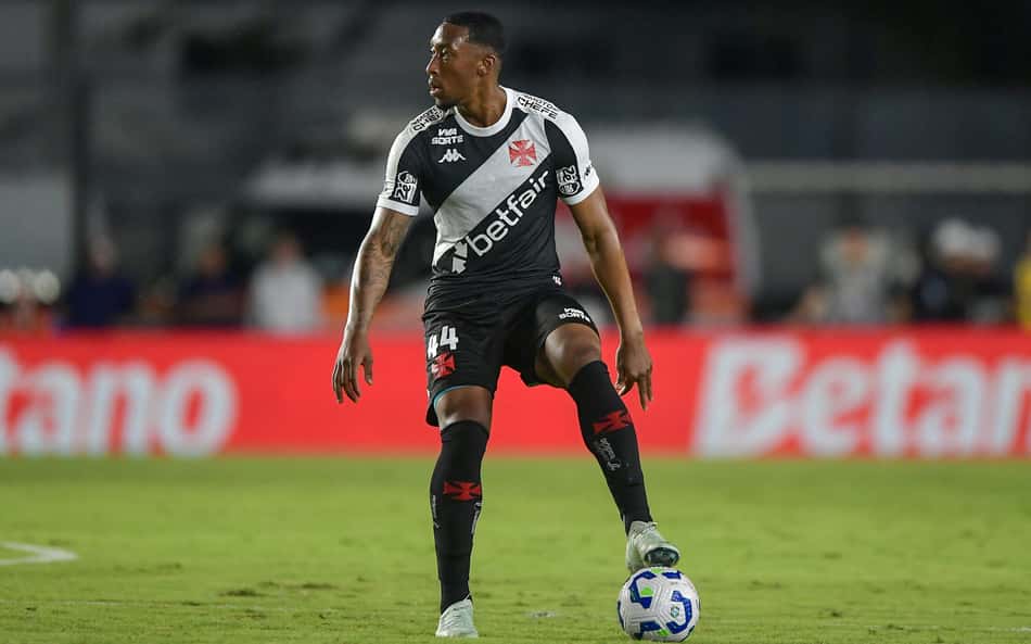 Vasco anuncia a venda de zagueiro para o Bahia