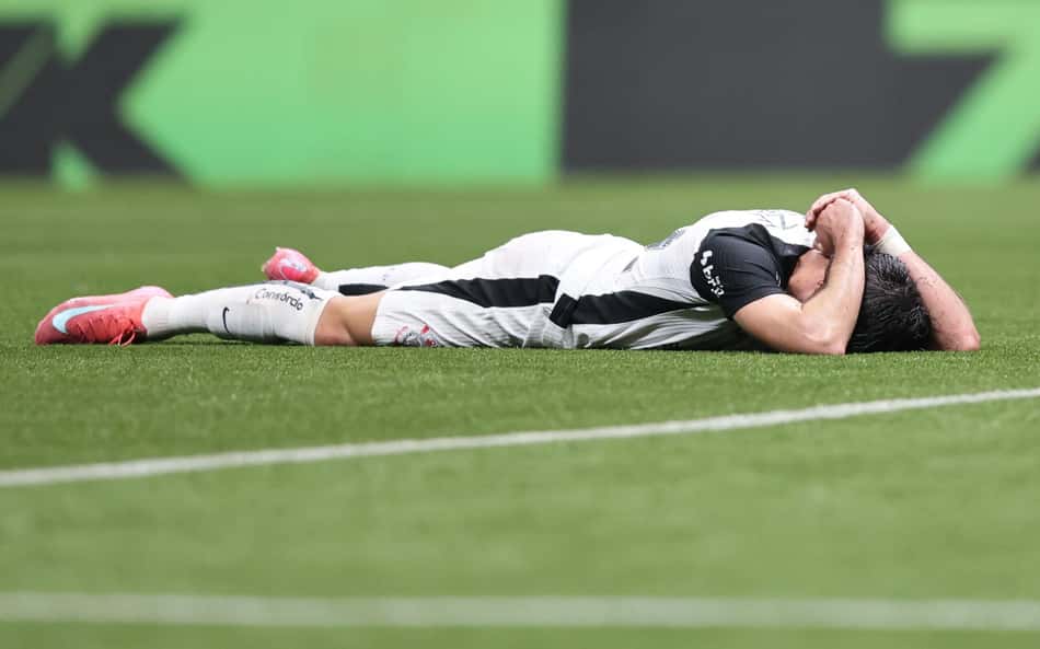 Corinthians afasta atacante em meio a rumores de saída