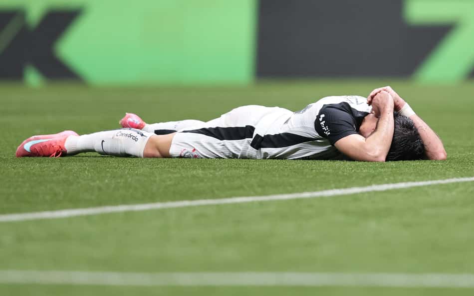 Héctor Hernández vive fase difícil no Corinthians (Foto: Gilson Lobo/AGIF)