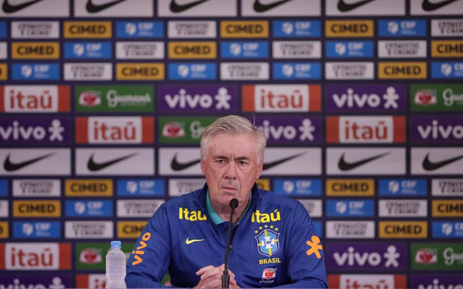 Ancelotti em coletiva da Seleção Brasileira (Foto: Ettore Chiereguini/AGIF)