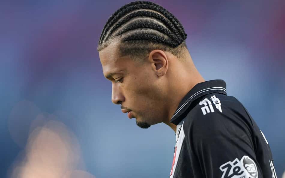 Vasco encaminha a transferência do zagueiro João Victor