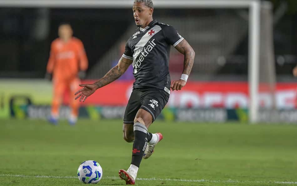 Com novidade no ataque, Vasco está escalado para partida contra o Corinthians
