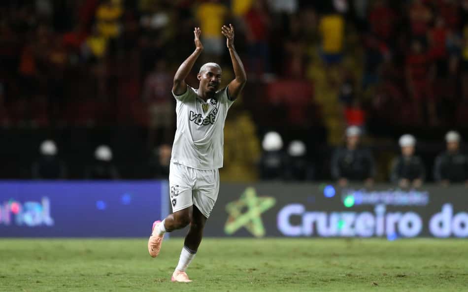 Cuiabano assume número histórico do Botafogo