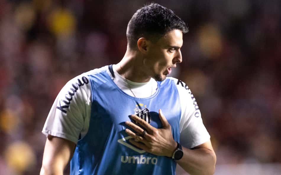 Matheus Bachi explica estratégia do Santos contra o Bahia e revela conversa com Vojvoda